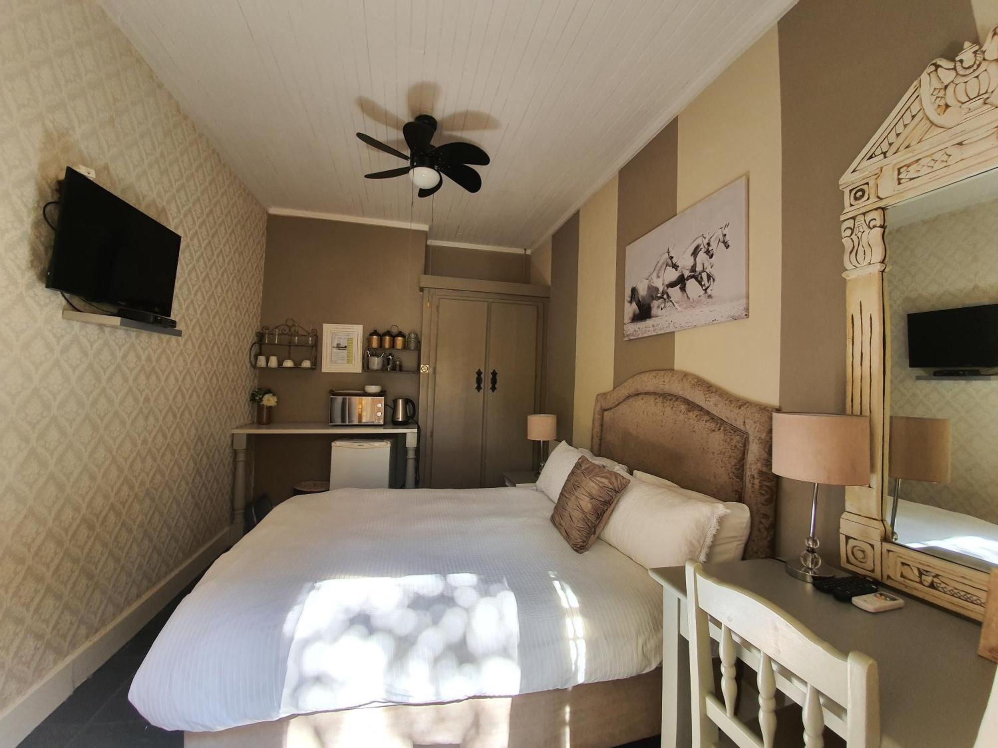Waterhouse Guest Lodge In Muckleneuk Pretoria Room photo